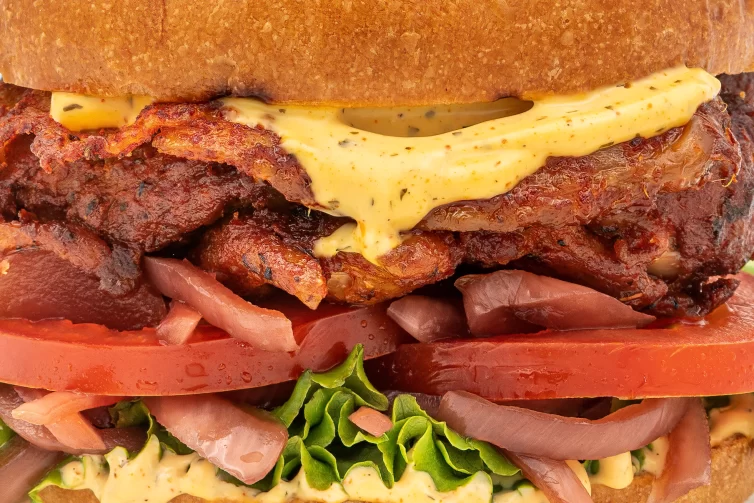 Chickeria burger closeup 5082